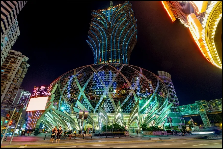 Светодиодный экран в форме яйца