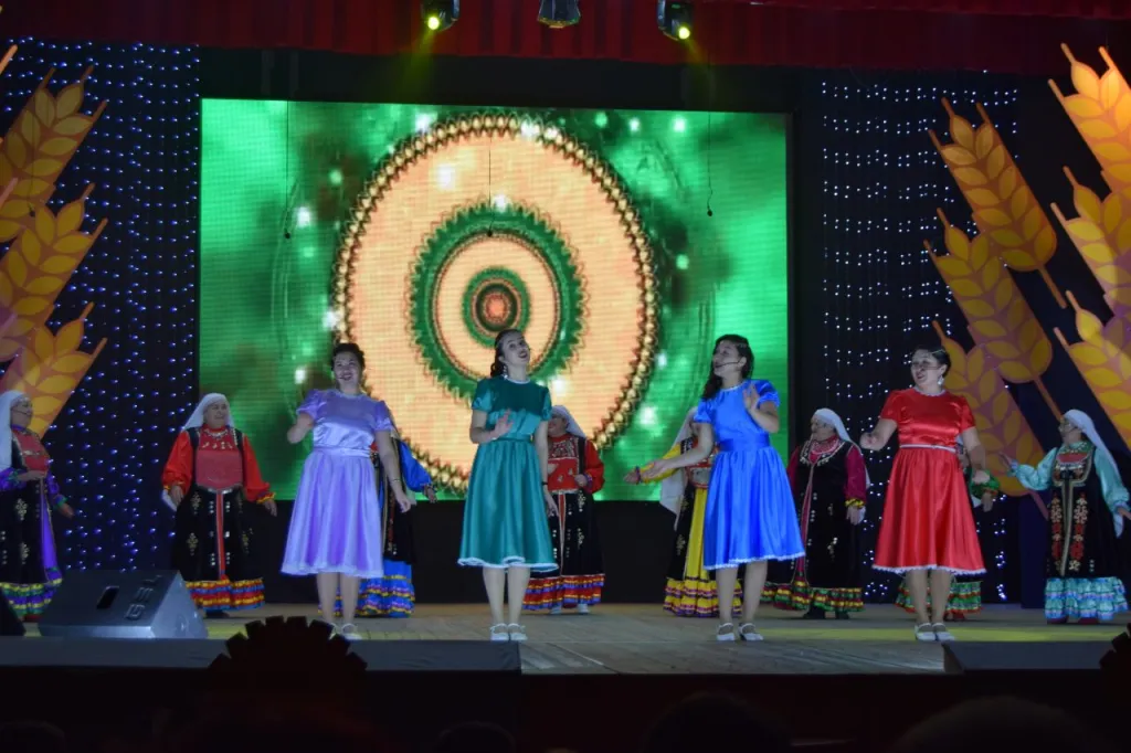 г. Кармаскалы́, Светодиодный экран во дворце культуры. Картинка 3