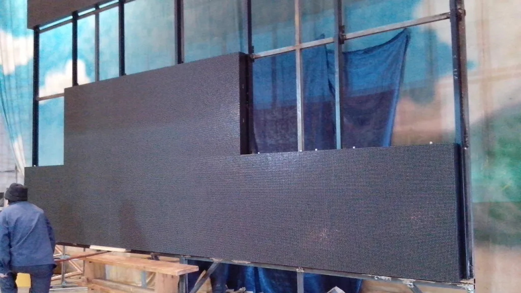 г. Кармаскалы́, Светодиодный экран во дворце культуры. Картинка 6