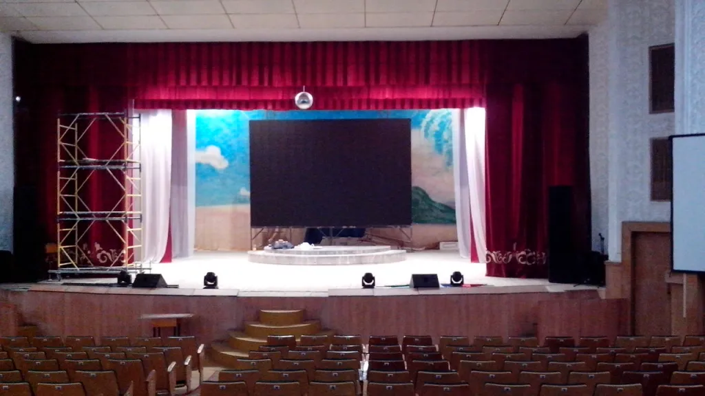 г. Кармаскалы́, Светодиодный экран во дворце культуры. Картинка 9